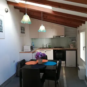 Charming House In Venise